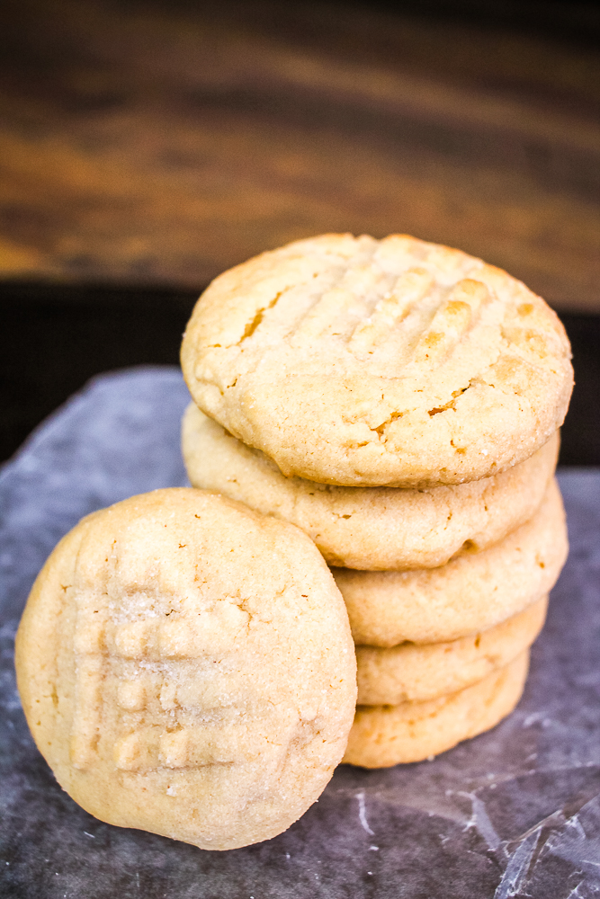 how to make peanut butter cookies with the cookies piled in a stack