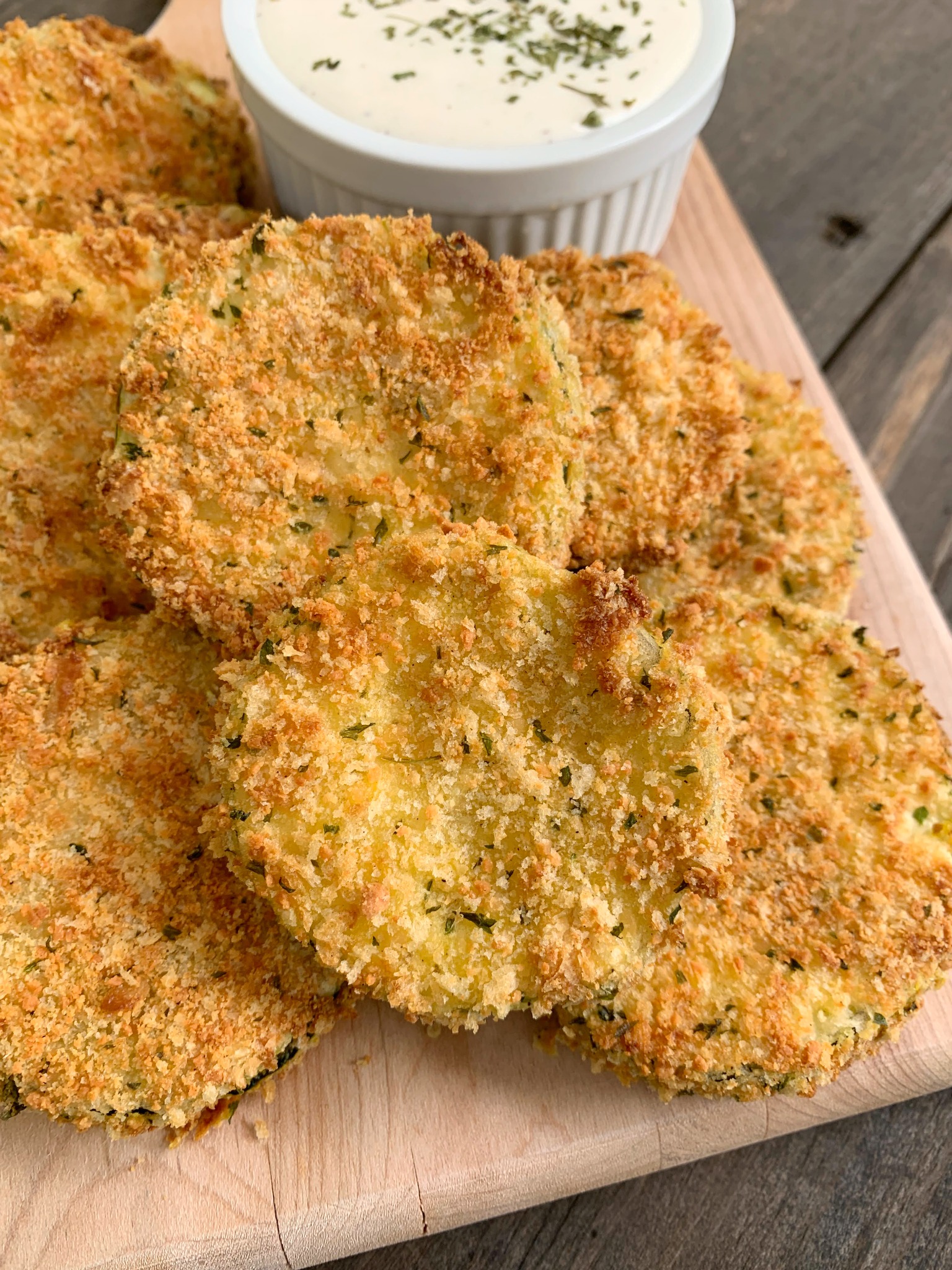 close up of parmesan and panko crusted zucchini chips