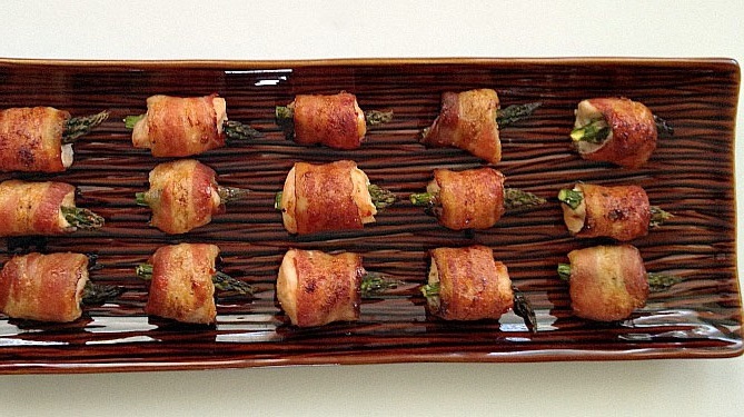 Bacon Wrapped Chili Chicken Bites with Asparagus