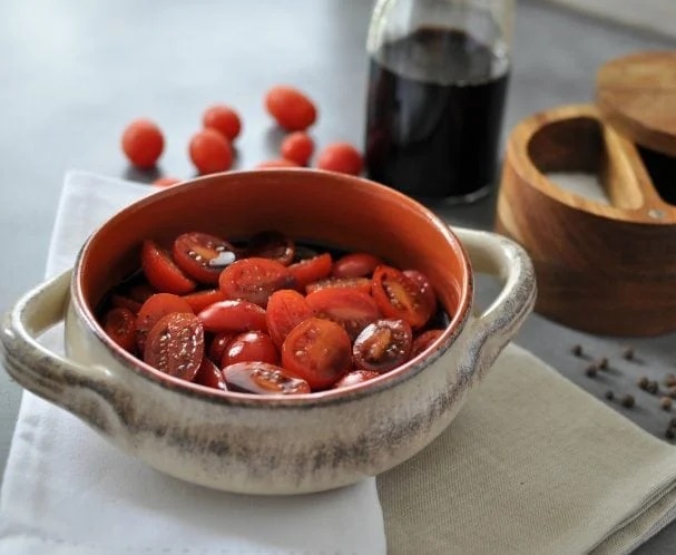 Balsamic Marinated Tomatoes