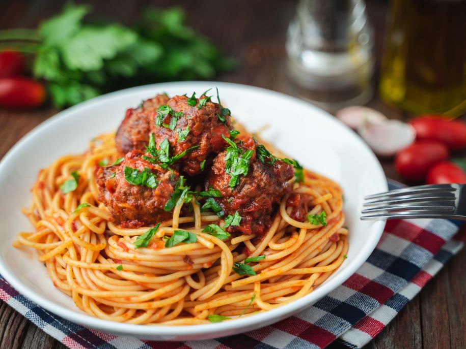 Spaghetti with Olive Garden Meatball